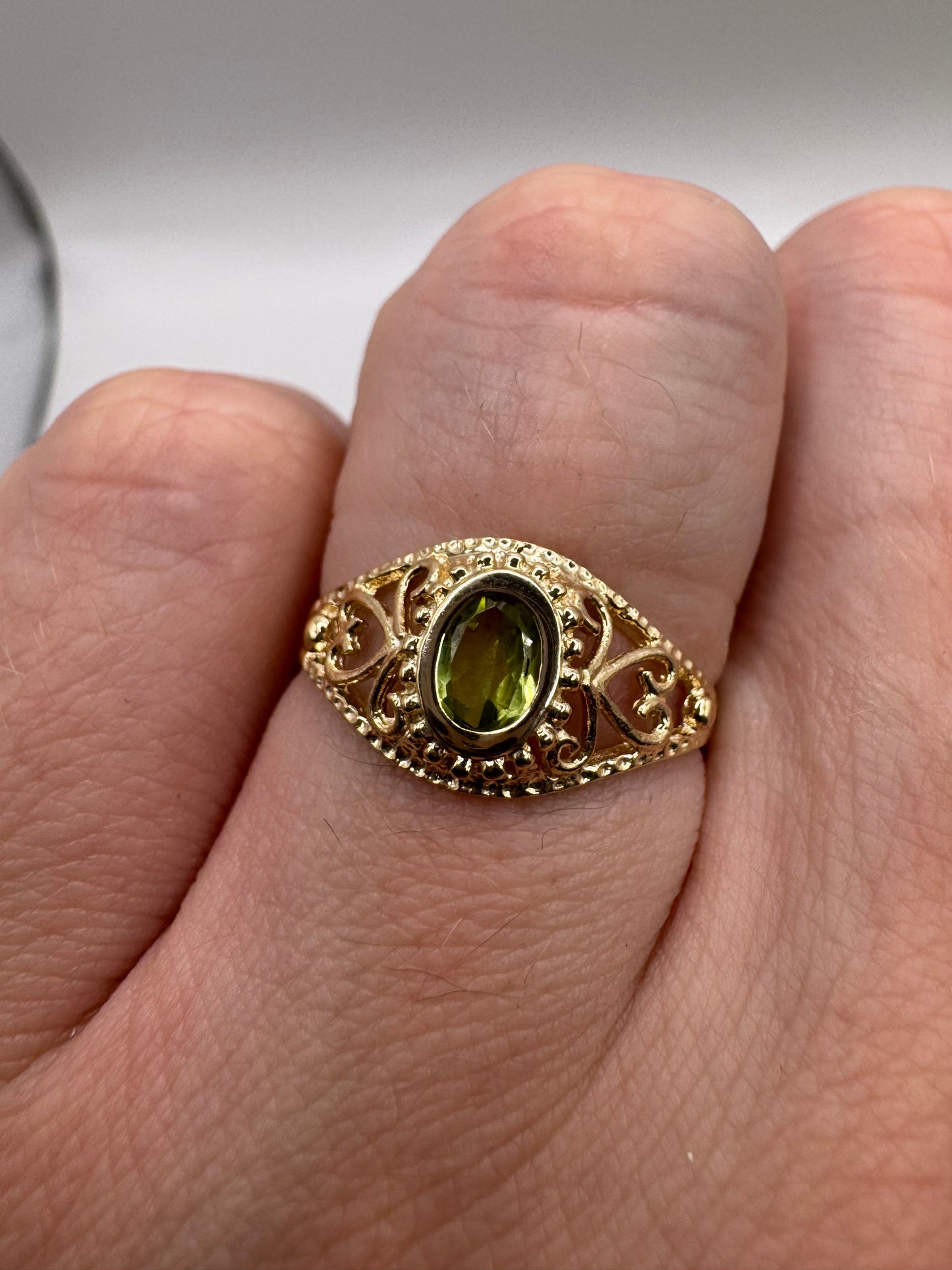 9ct gold peridot ring