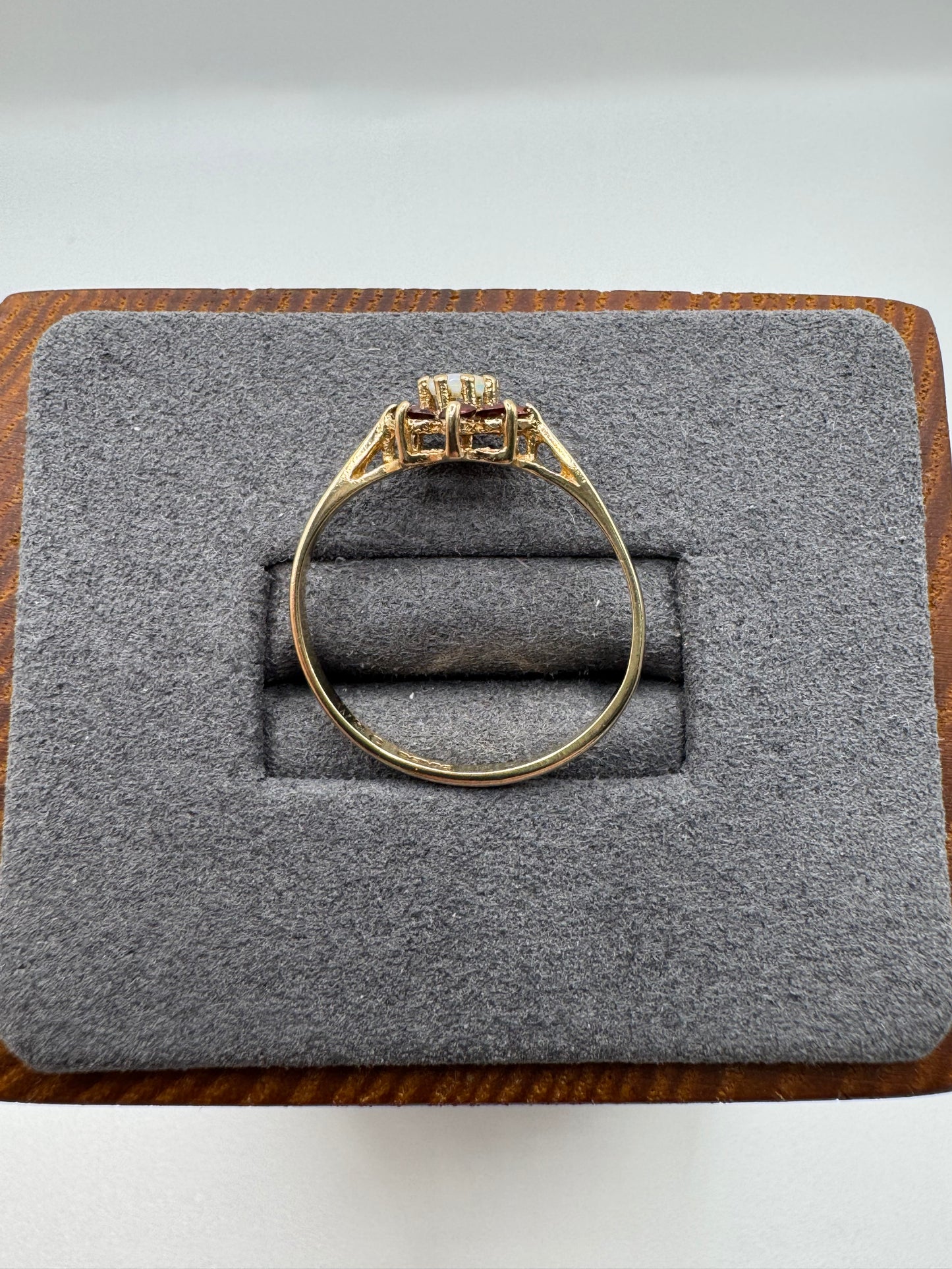 9ct gold opal and garnet ring