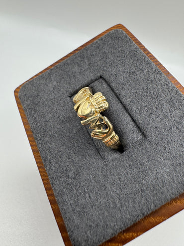 9ct gold “MOM” claddagh ring