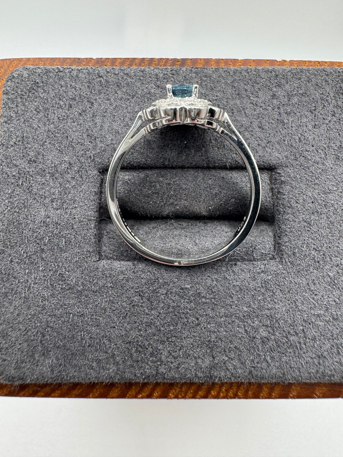 9ct white gold London blue topaz and diamond ring