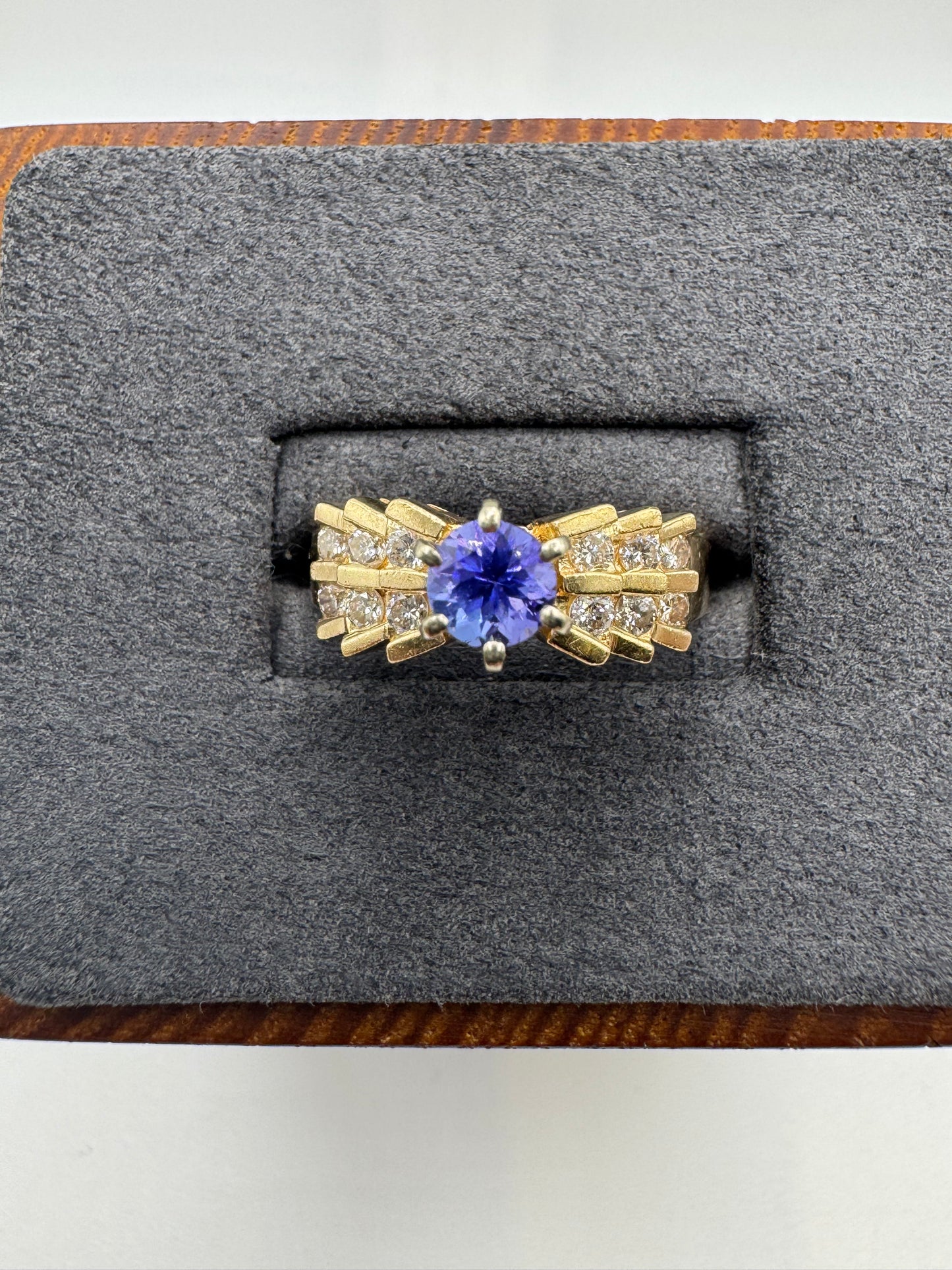 14ct gold tanzanite and diamond ring