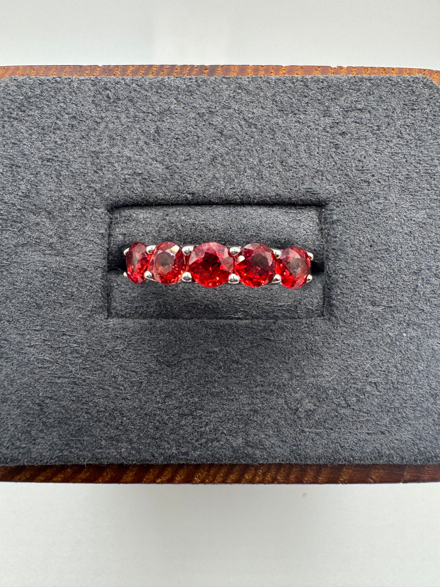 9ct white gold spinel ring