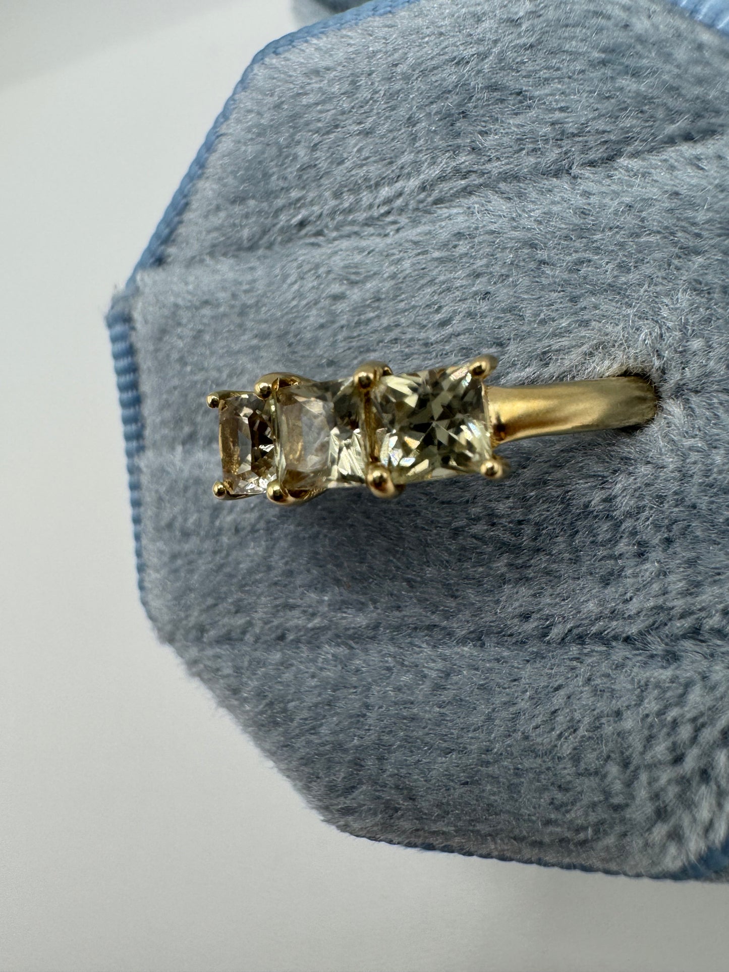 9ct gold quartz ring
