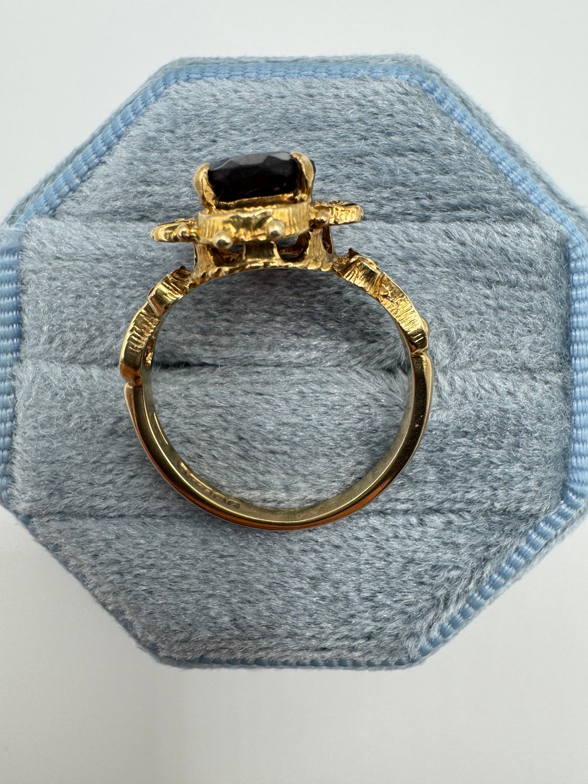 Vintage 9ct gold garnet ring