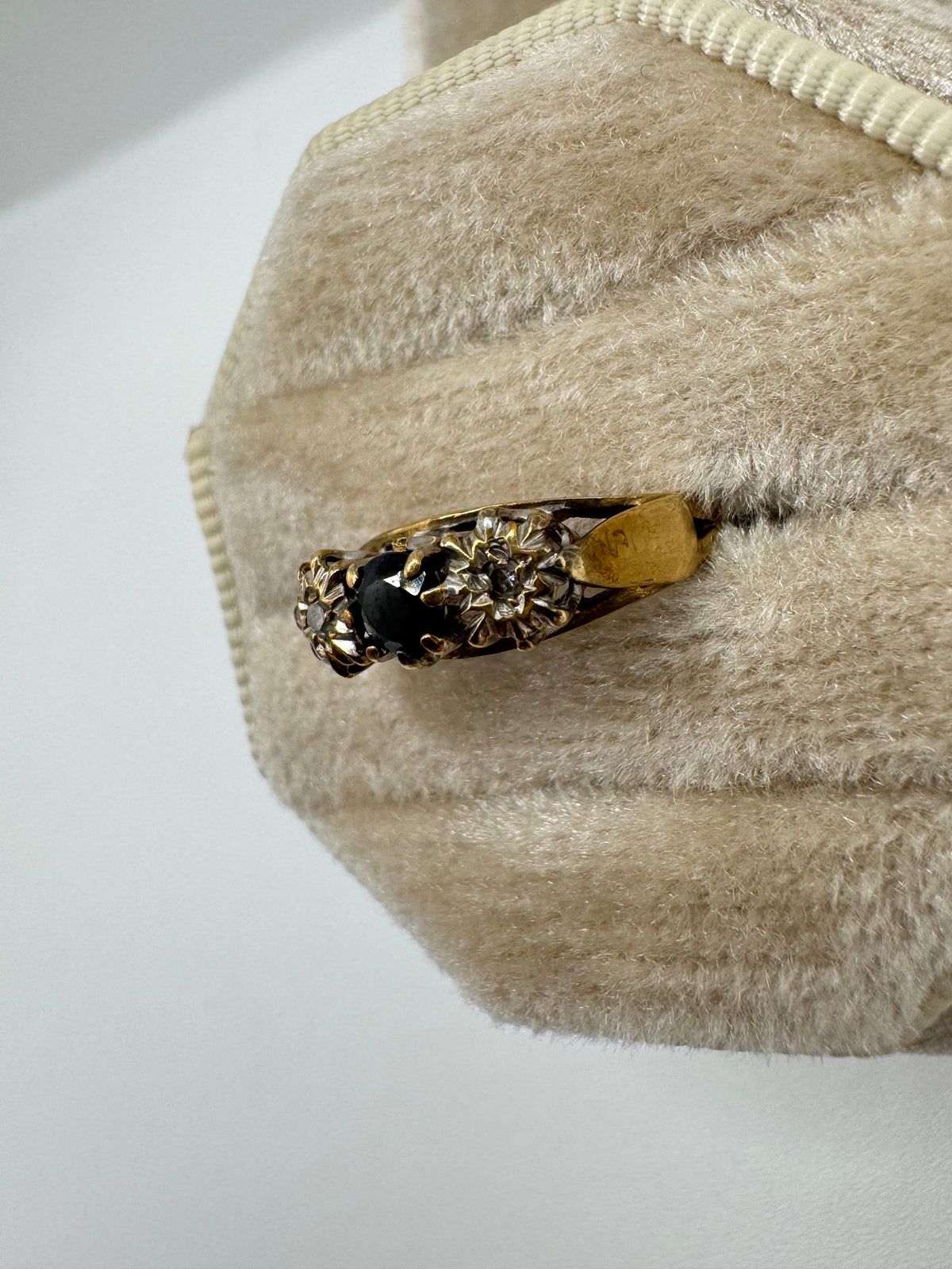 9ct gold sapphire and diamond ring