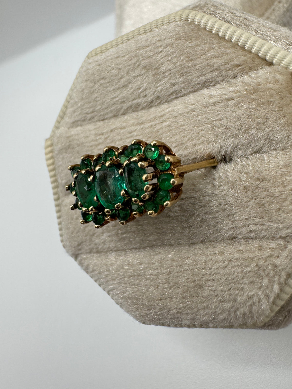 9ct gold emerald cluster ring