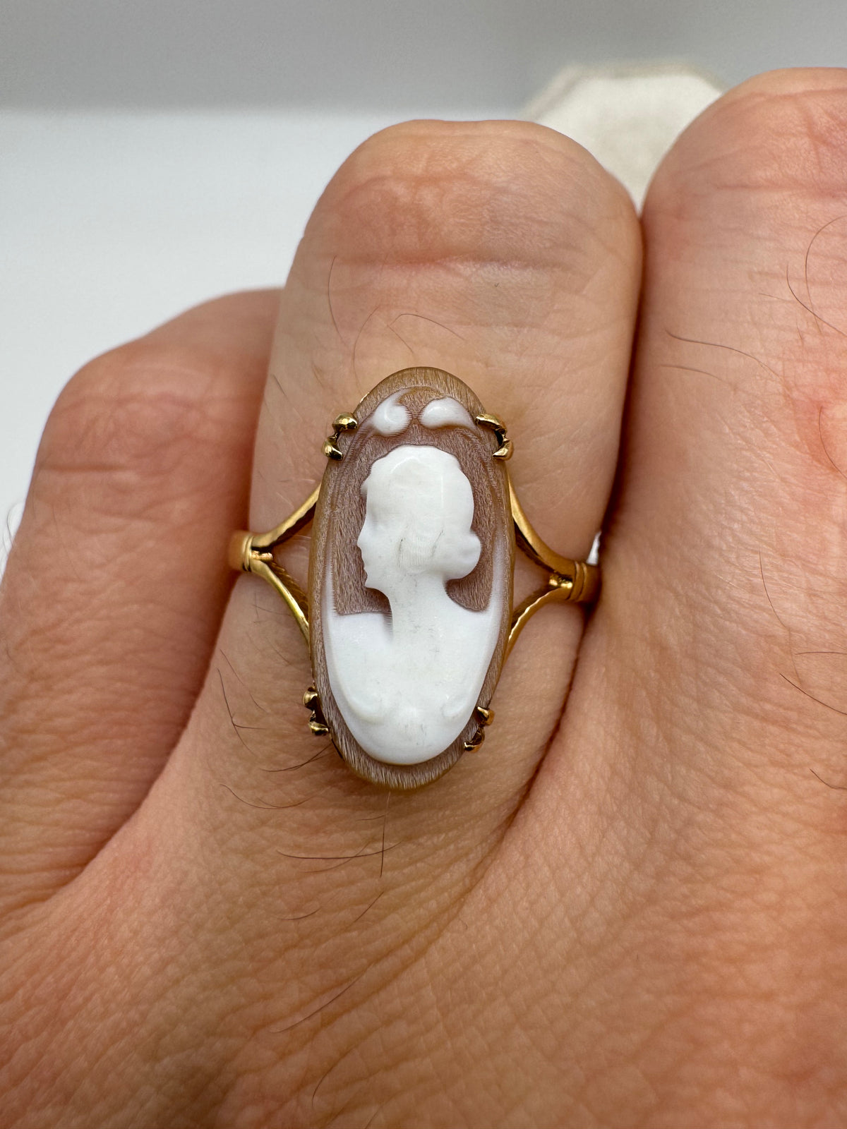 9ct gold cameo ring