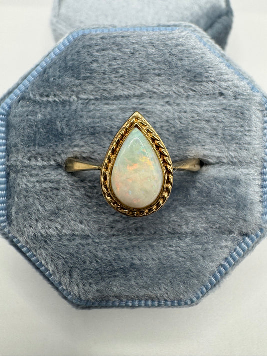 9ct gold opal ring