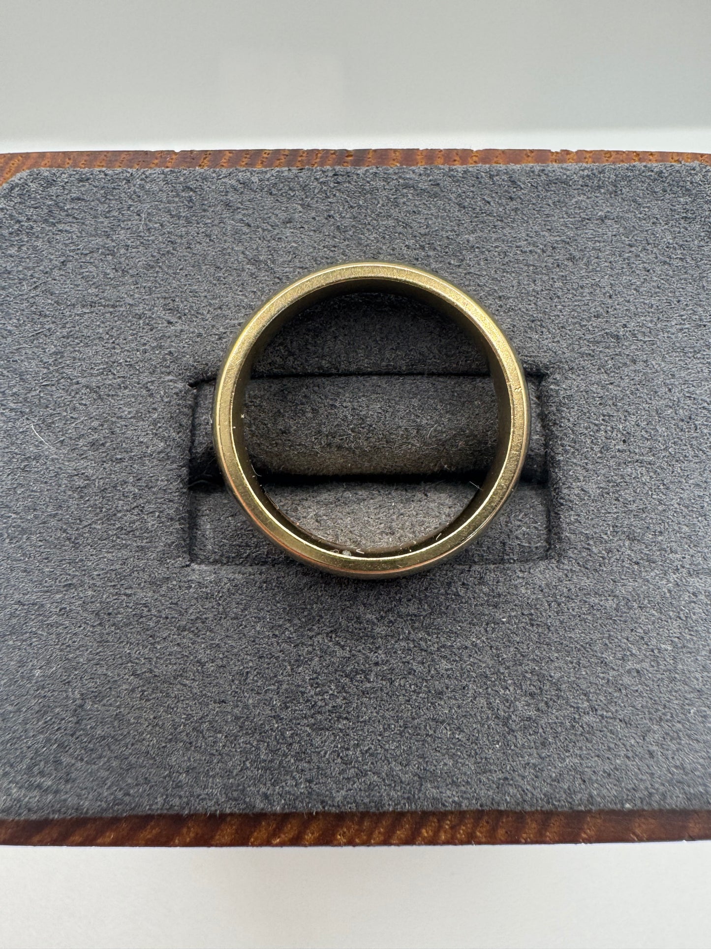 Heavy 9ct gold band