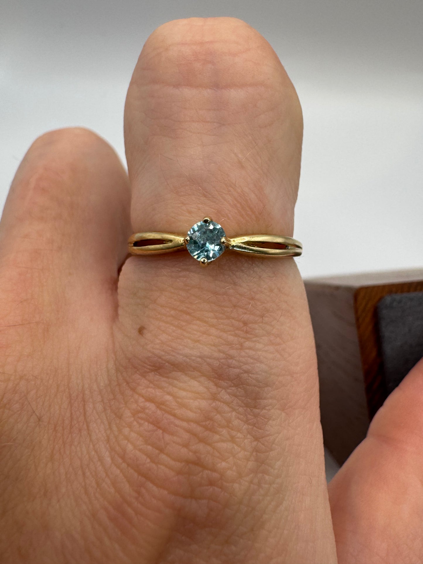 9ct gold blue zircon ring