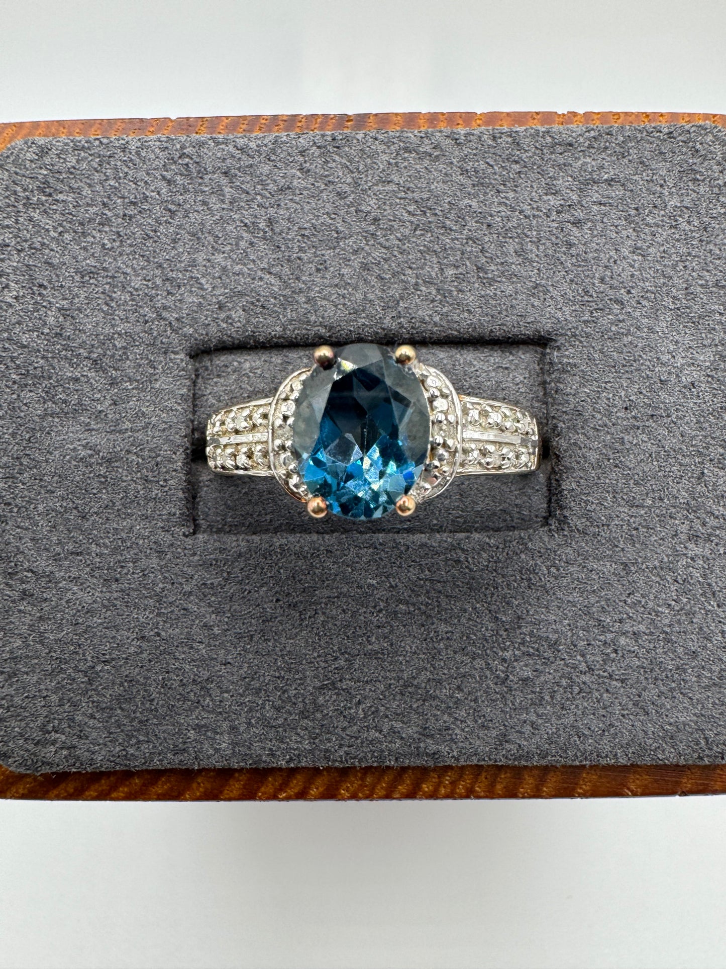 9ct gold London blue topaz and diamond ring