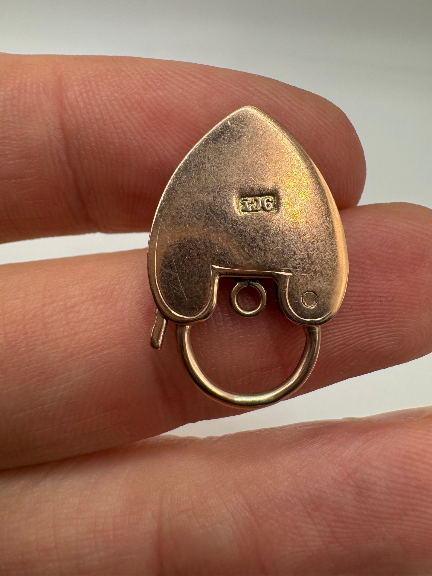 Antique 9ct rose gold engraved padlock 5