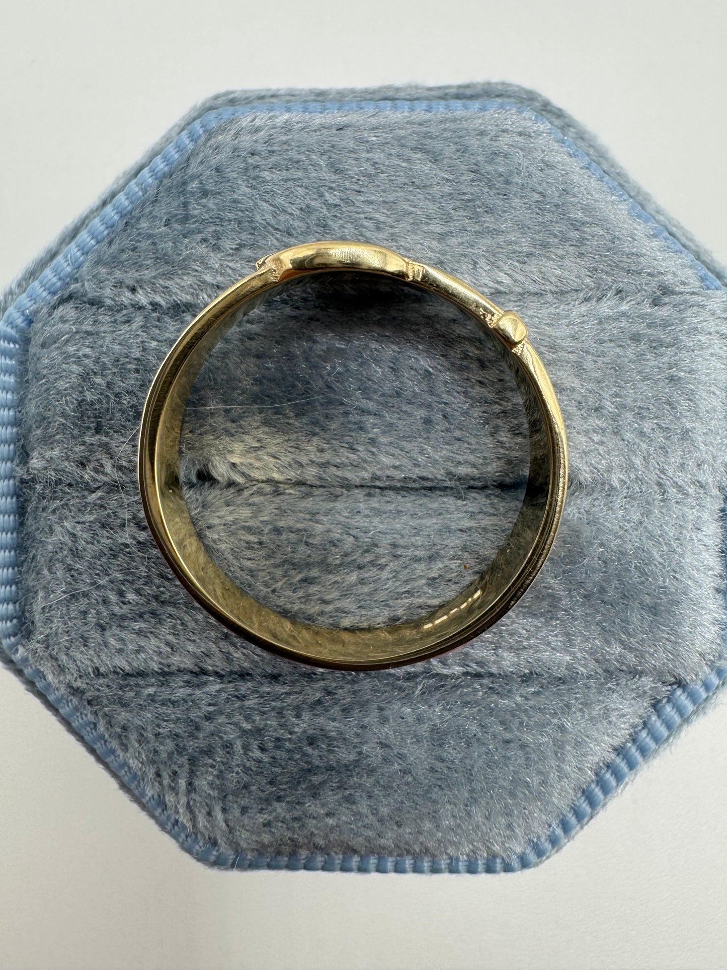 9ct gold engraved buckle ring