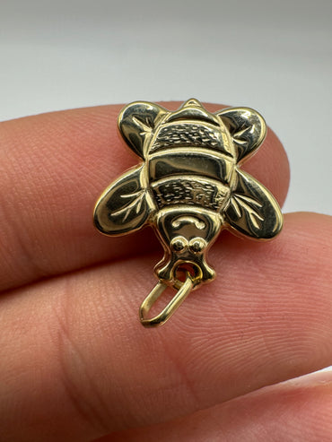 9ct gold bee charm