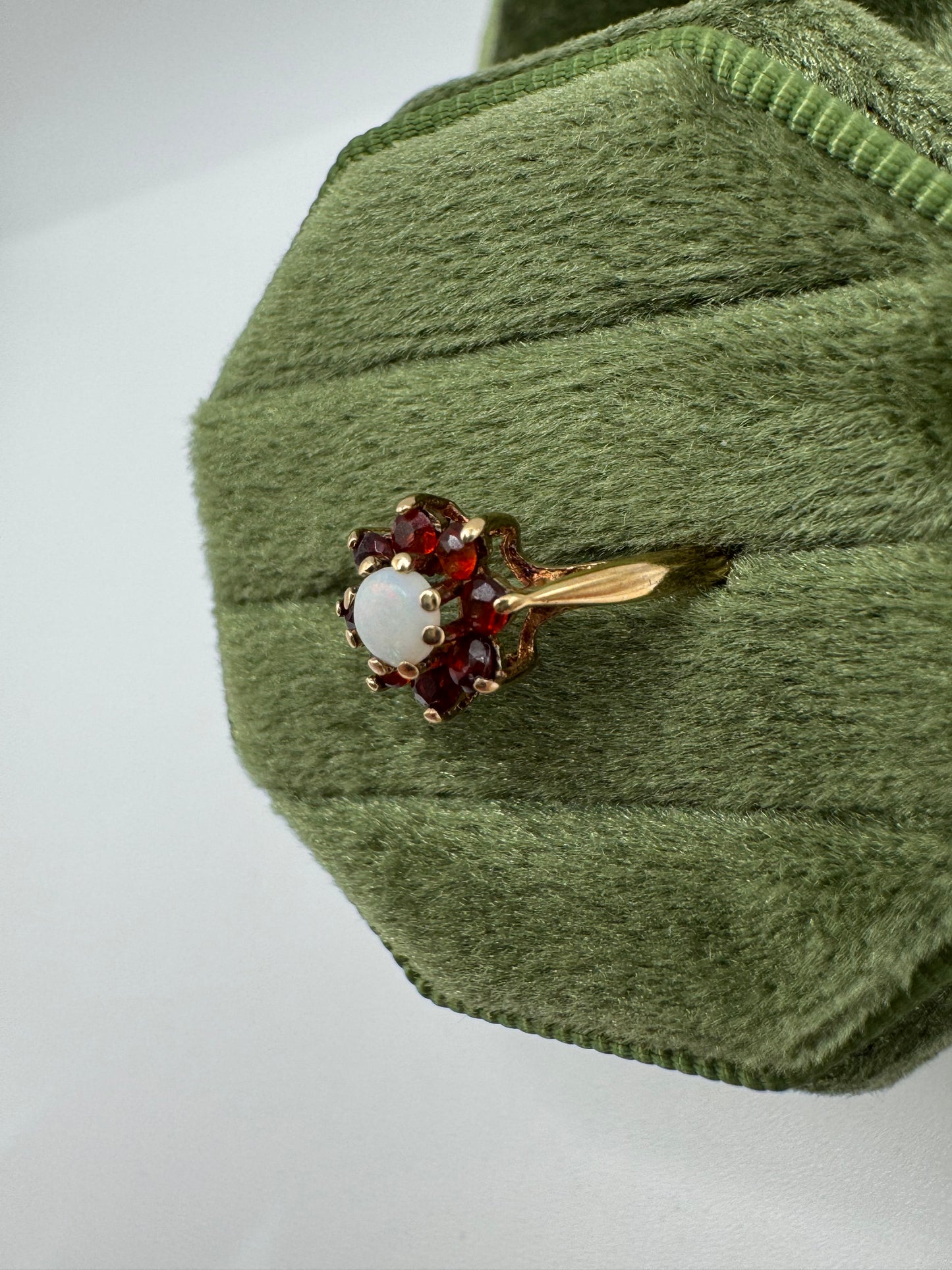 9ct gold opal and garnet ring