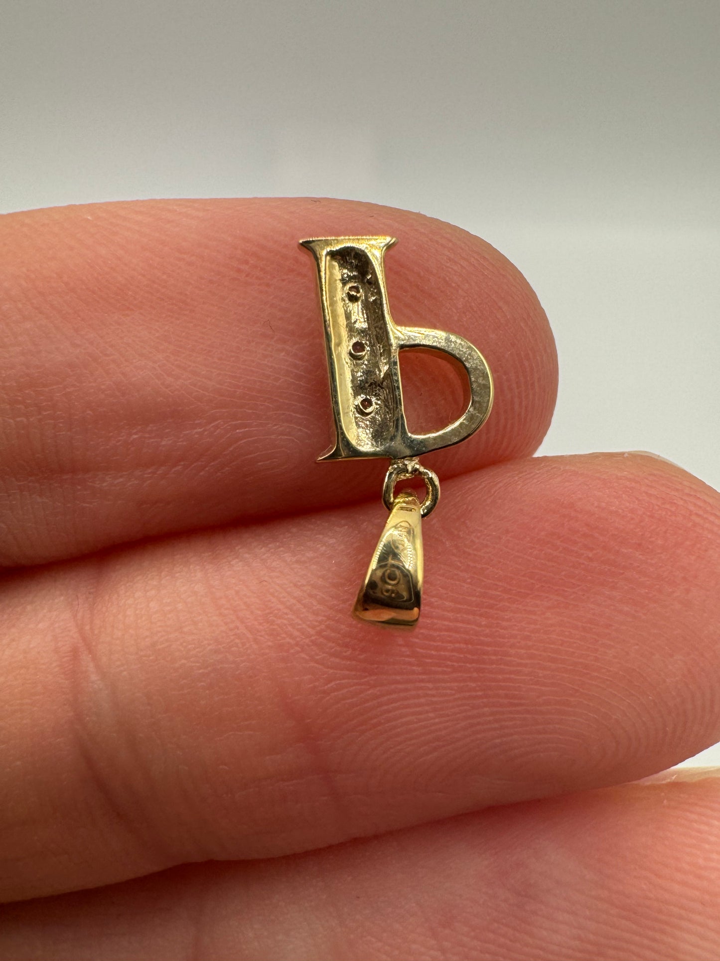 9ct gold diamond initial P pendant
