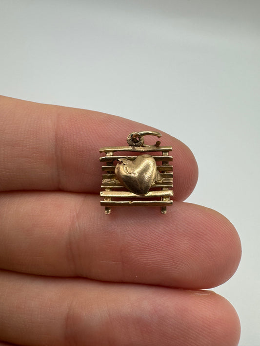 9ct gold heart on a bench charm