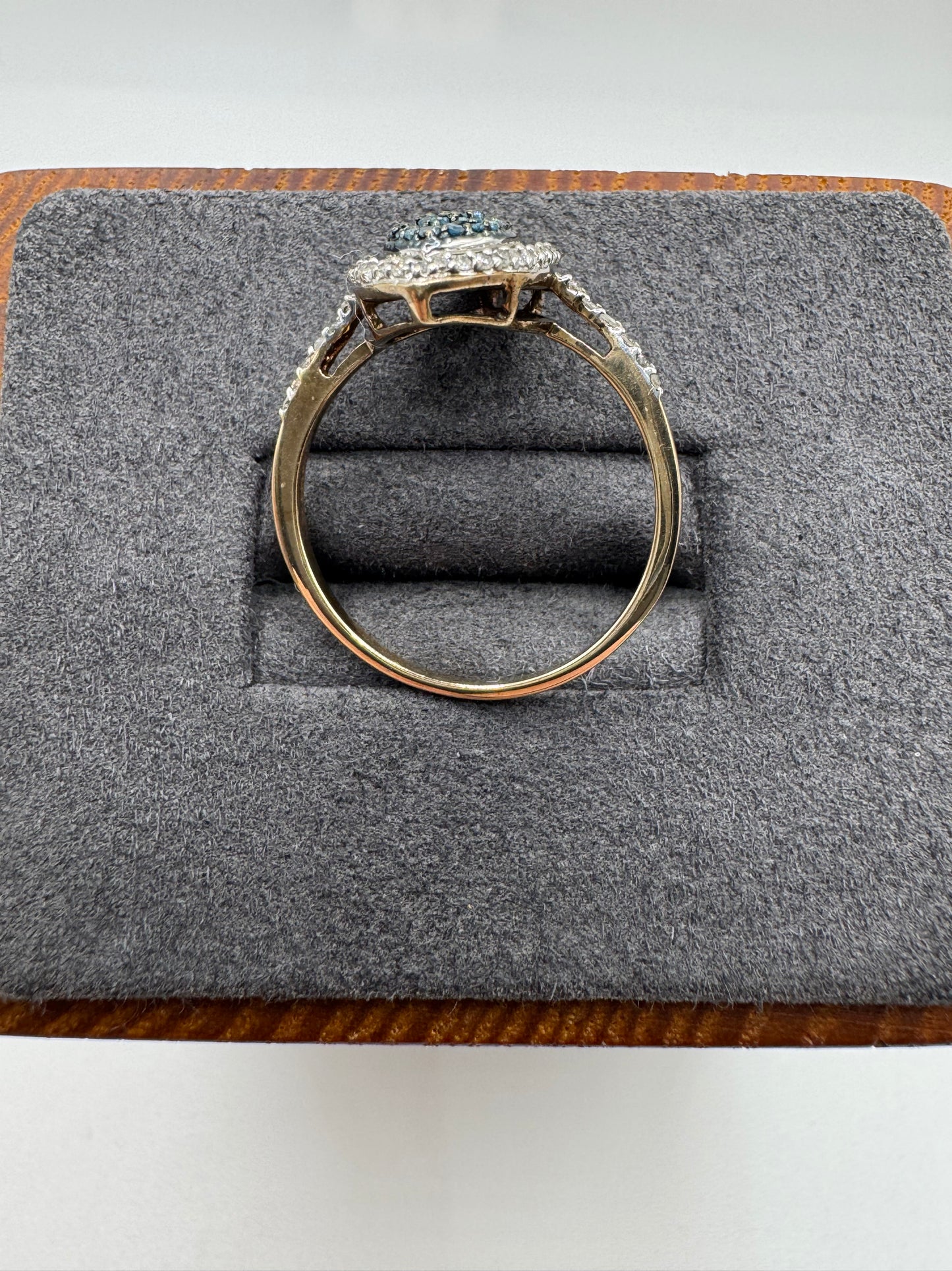 9ct gold blue and white diamond cluster ring