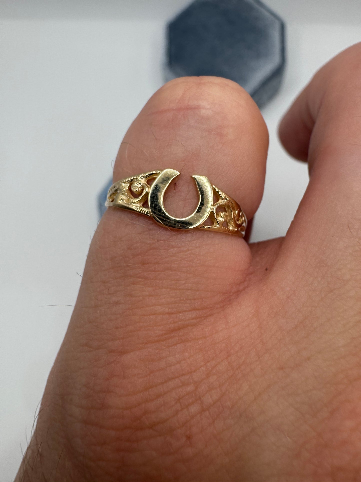 9ct gold horseshoe ring