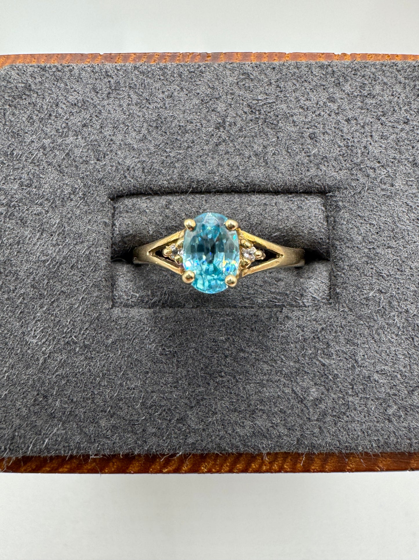 9ct gold topaz and zircon ring