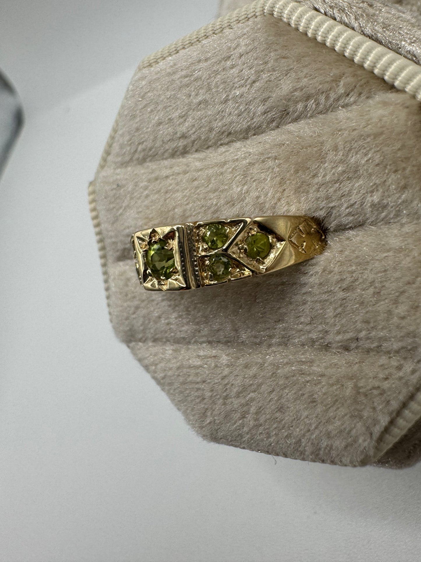 9ct gold peridot 7 stone gypsy ring
