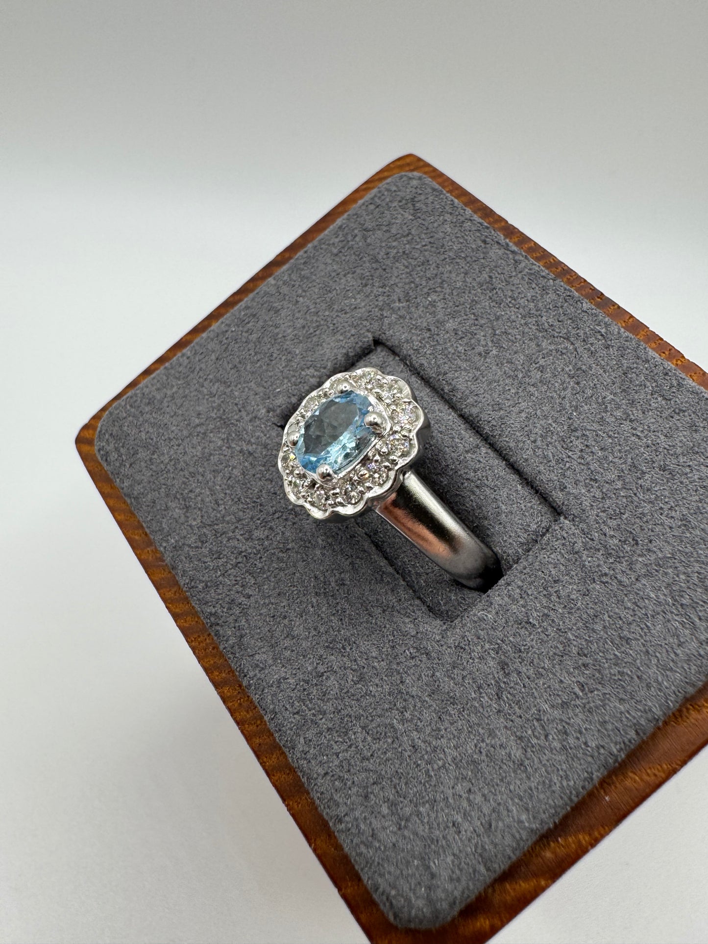 Heavy 9ct white gold topaz and diamond ring