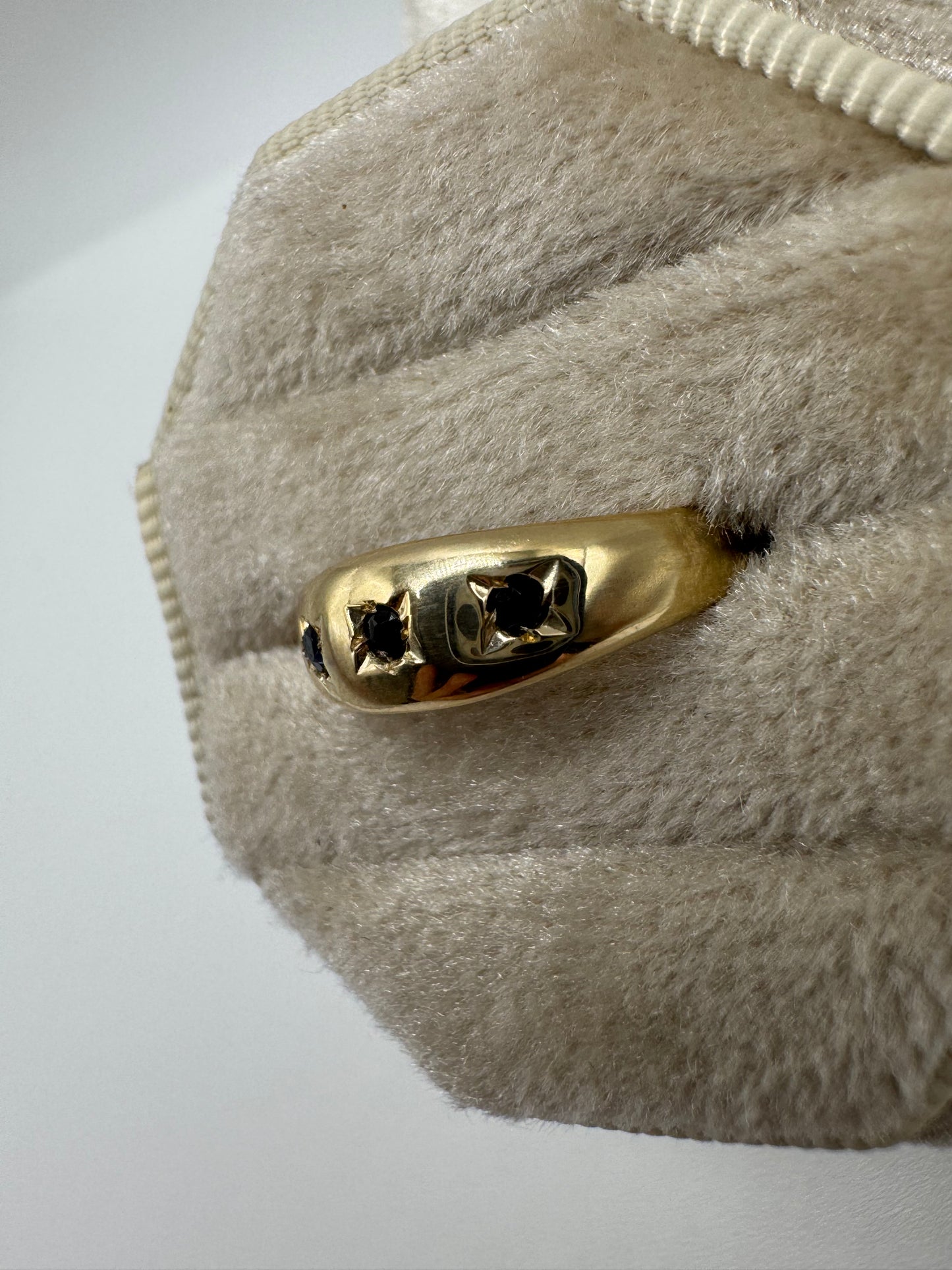 9ct gold sapphire gypsy ring