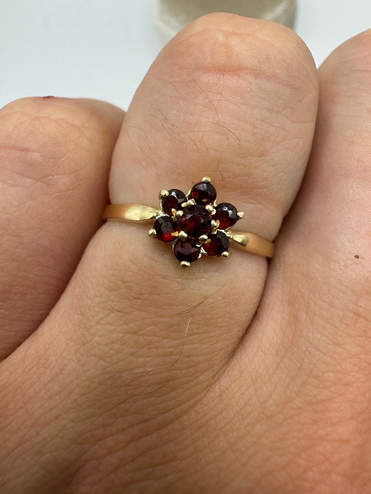 9ct gold garnet cluster ring