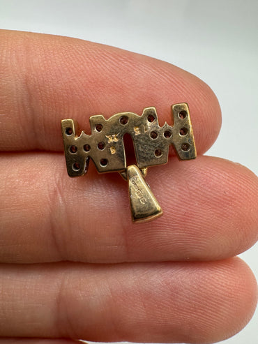 9ct gold 15 point diamond “MUM” pendant