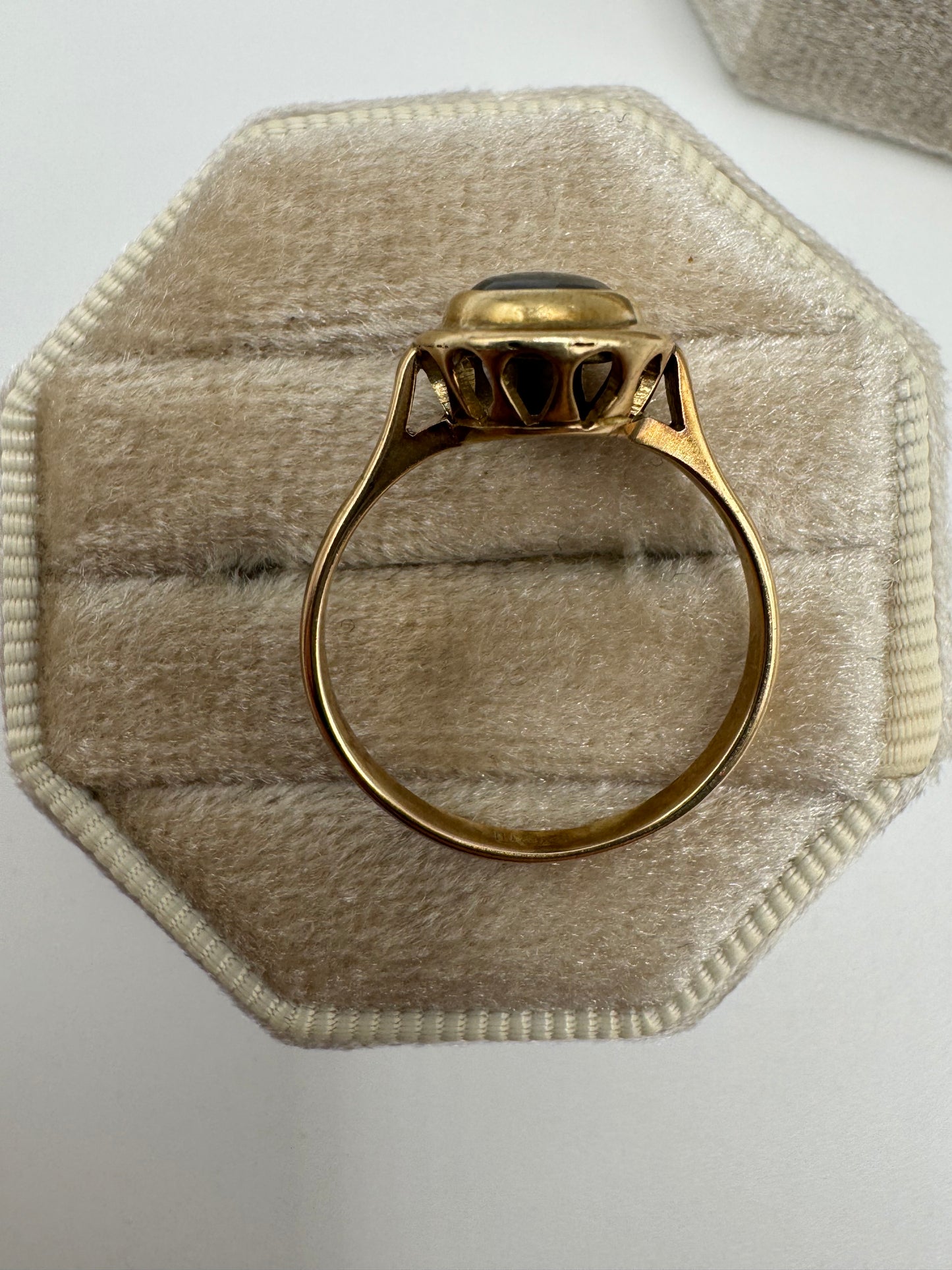 9ct gold star sapphire ring