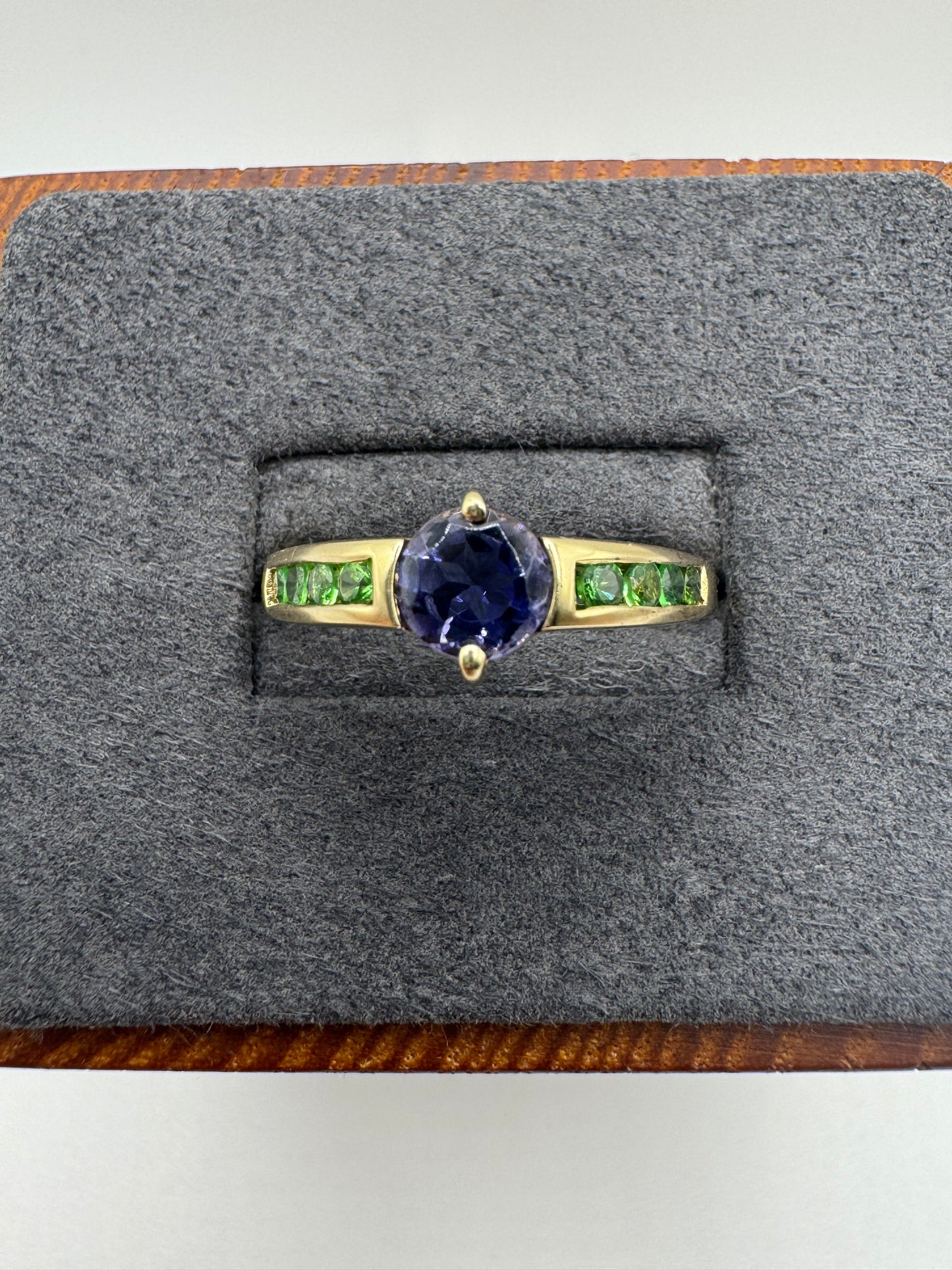 9ct gold tanzanite and diopside ring