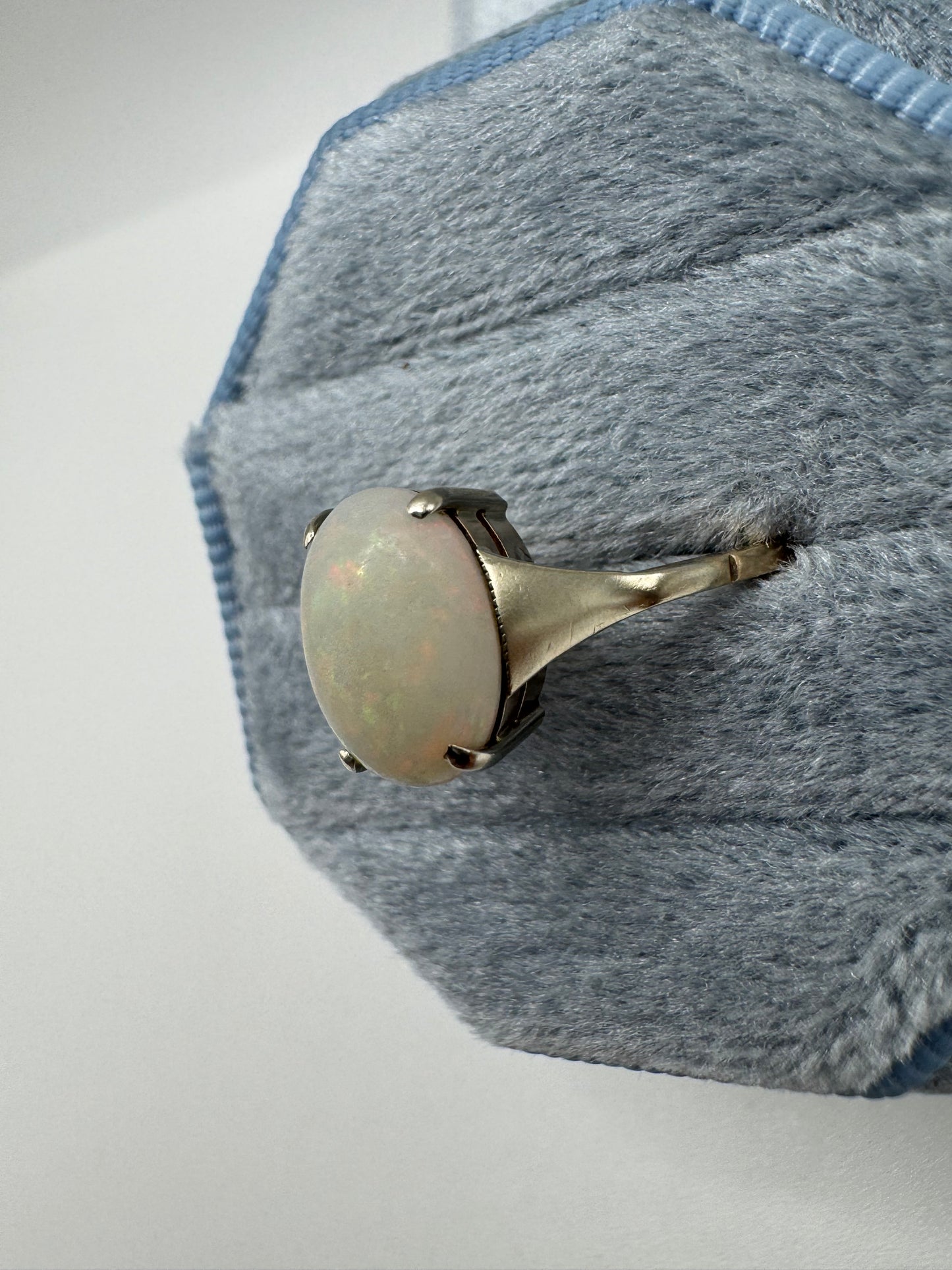 9ct gold opal ring