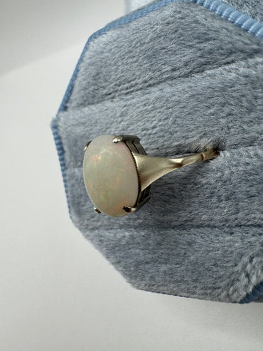 9ct gold opal ring