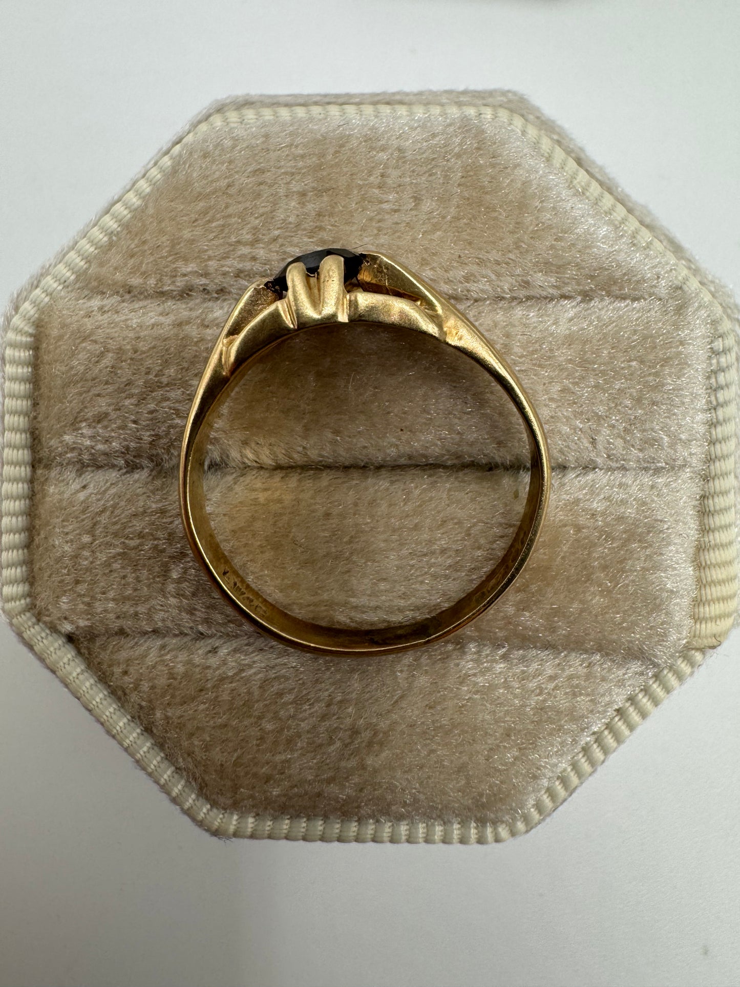 9ct gold garnet gypsy ring