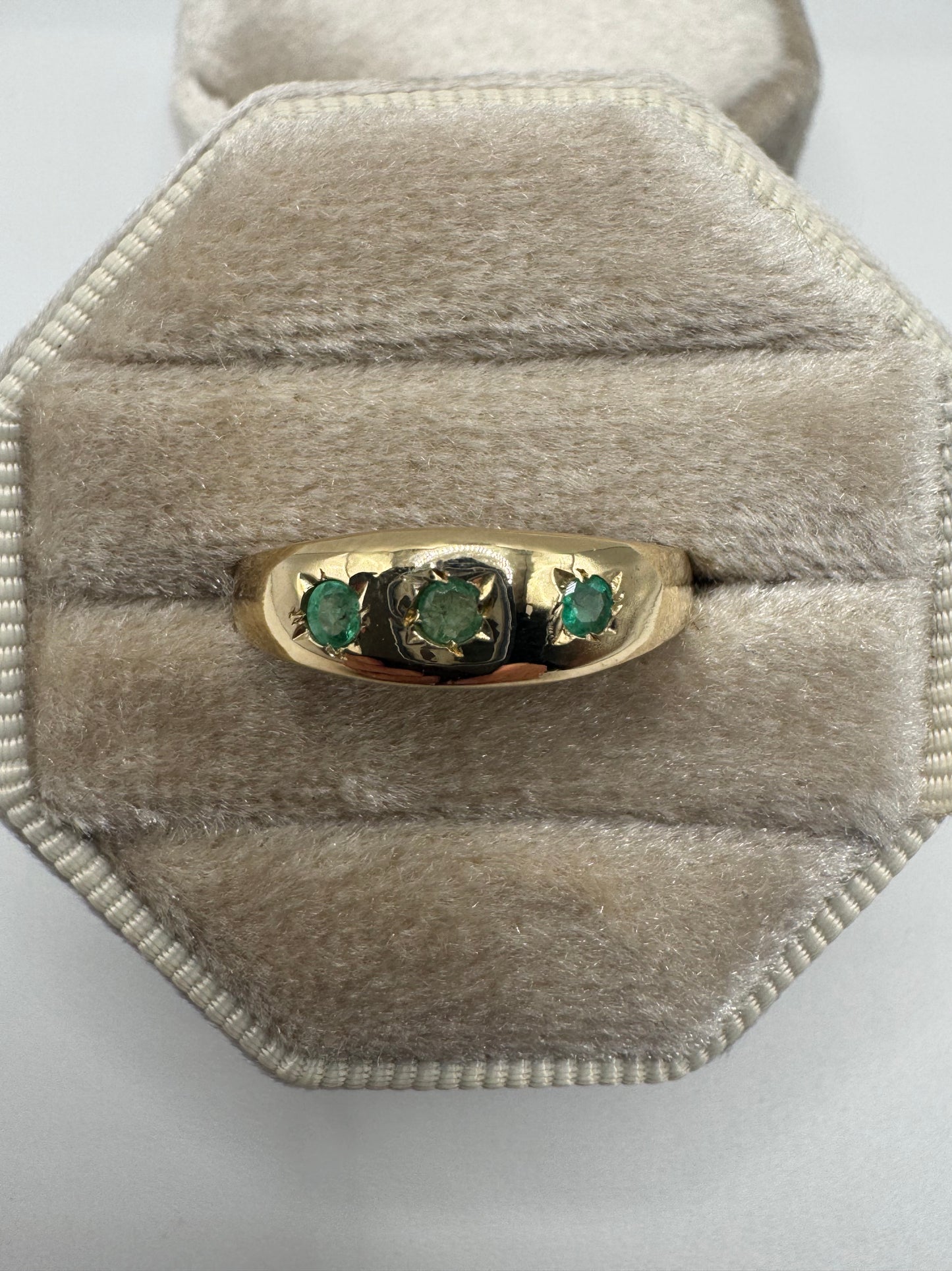 9ct gold emerald gypsy ring