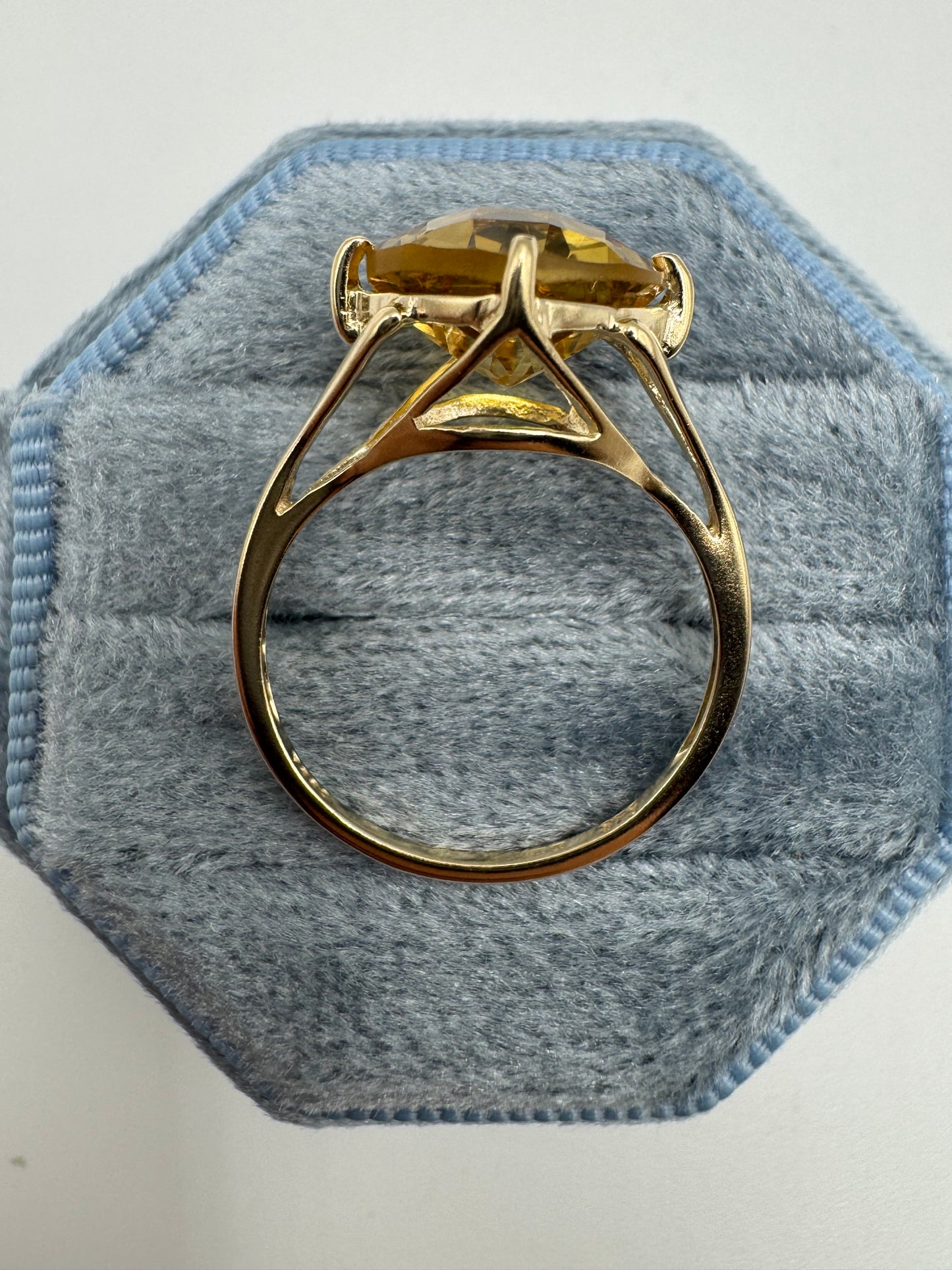 9ct gold citrine ring