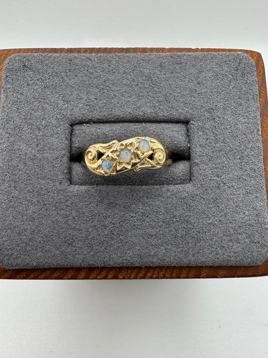 9ct gold moonstone gypsy ring