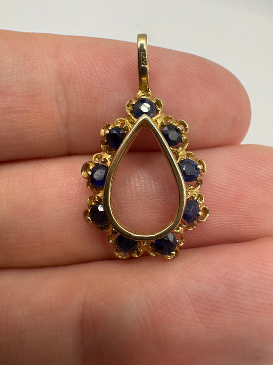 9ct gold London blue topaz pendant