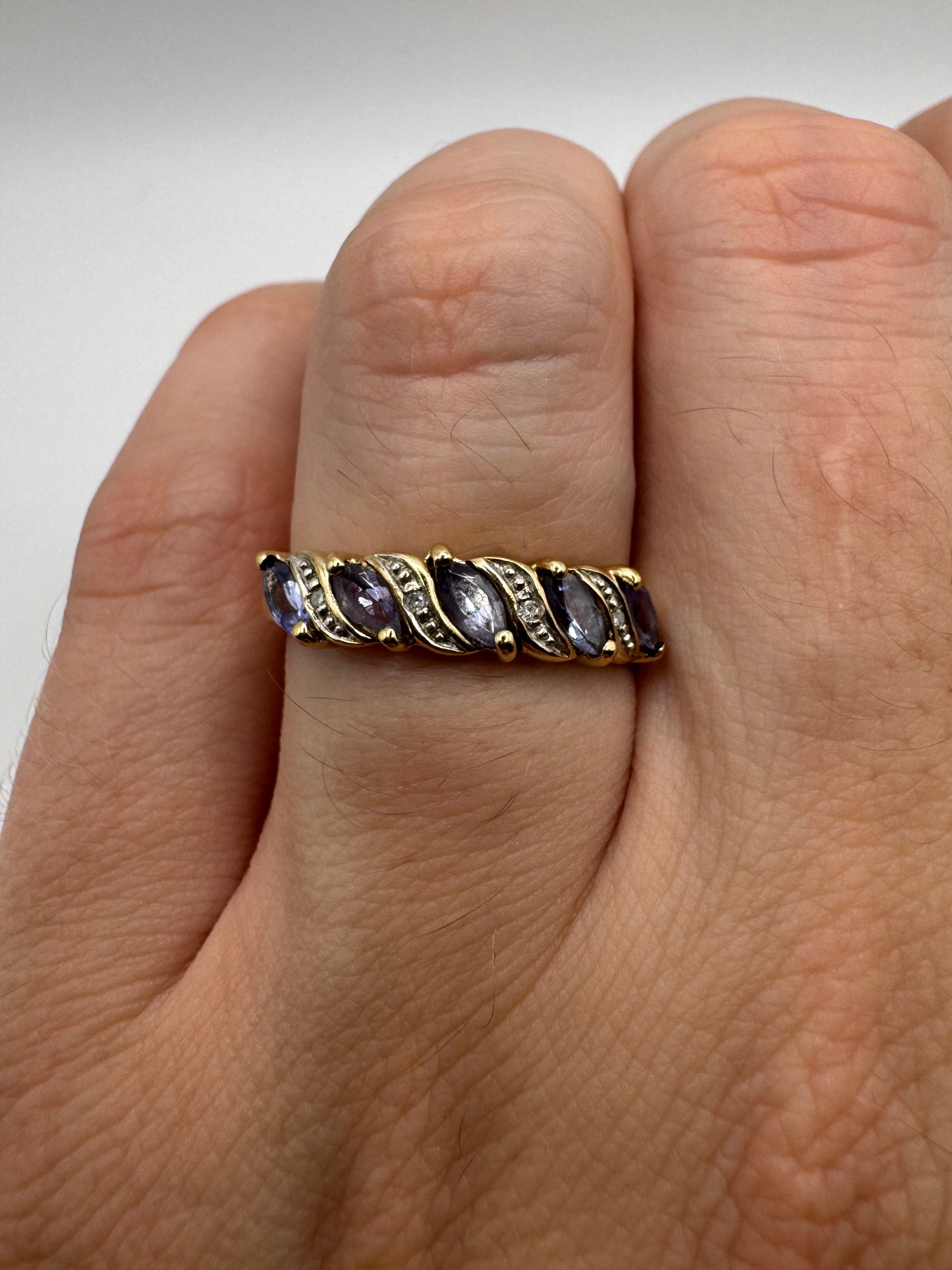 9ct gold tanzanite and diamond ring