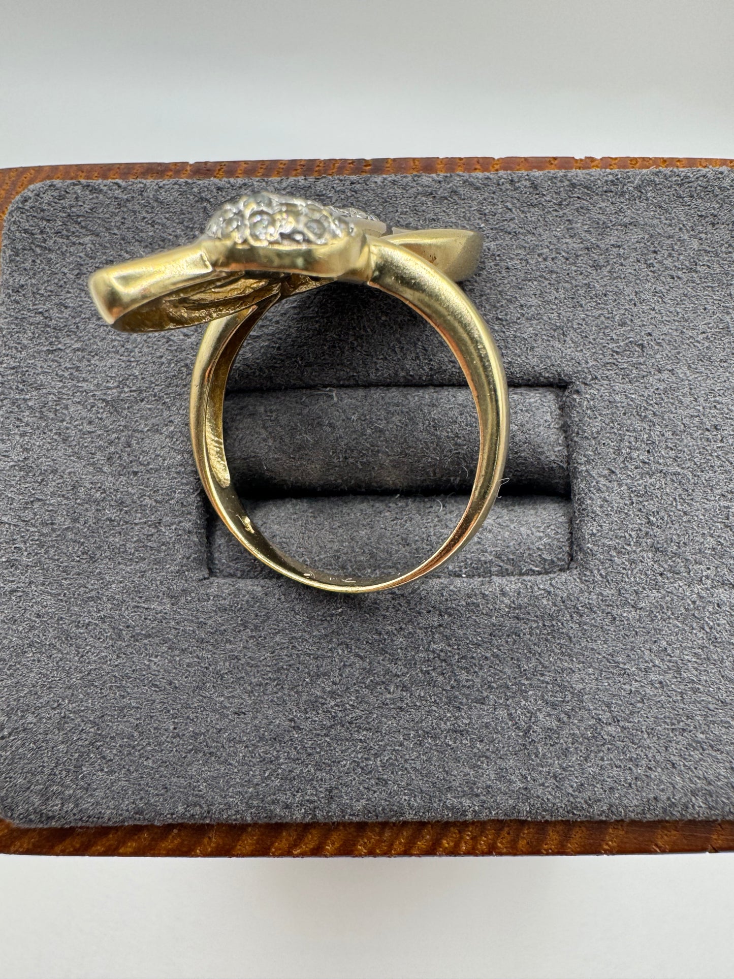 9ct gold diamond ring