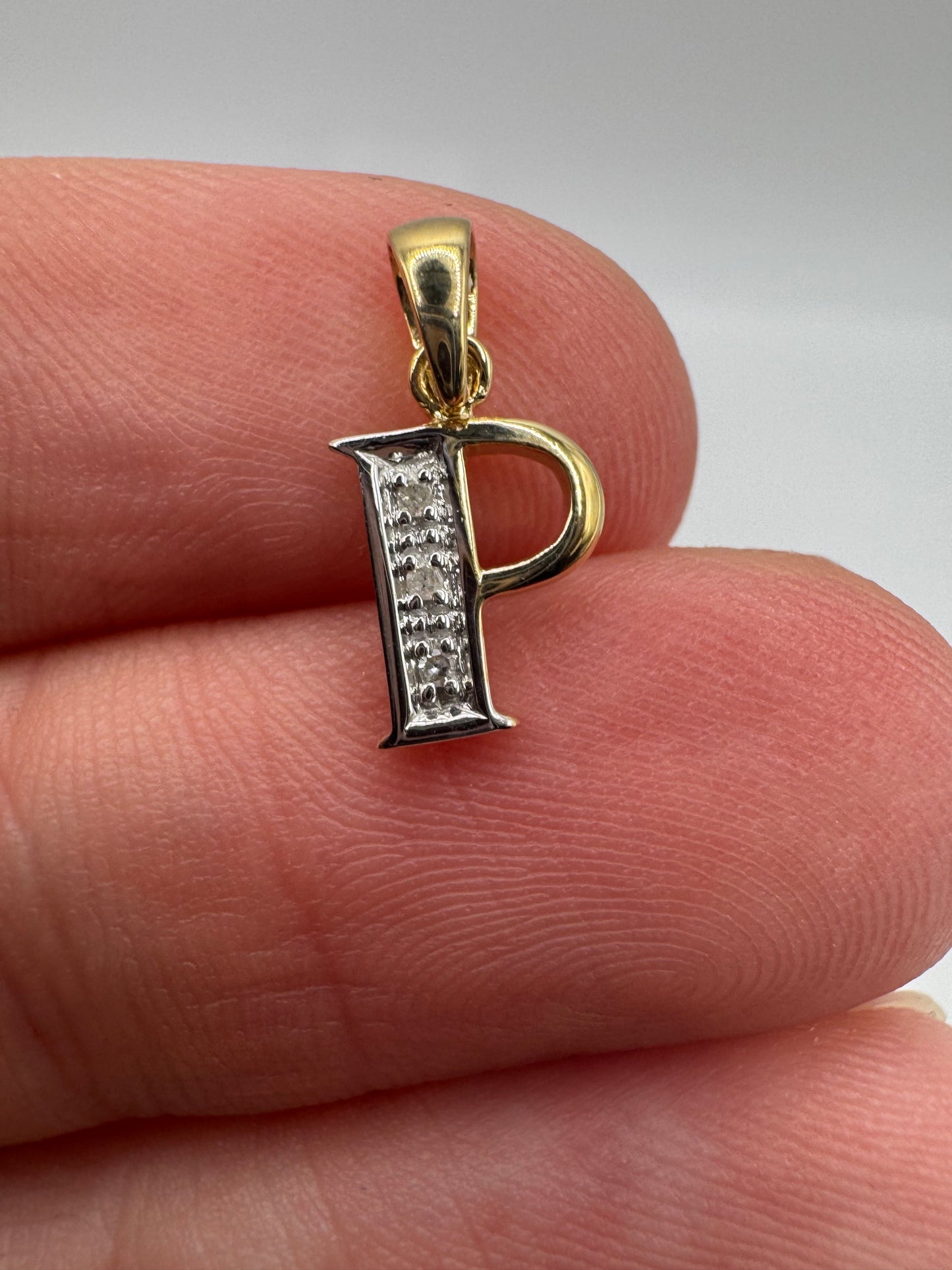 9ct gold diamond initial P pendant