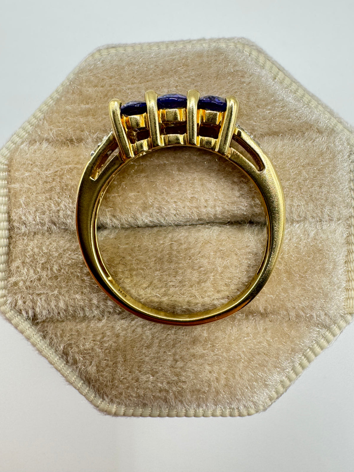 9ct gold tanzanite and diamond ring