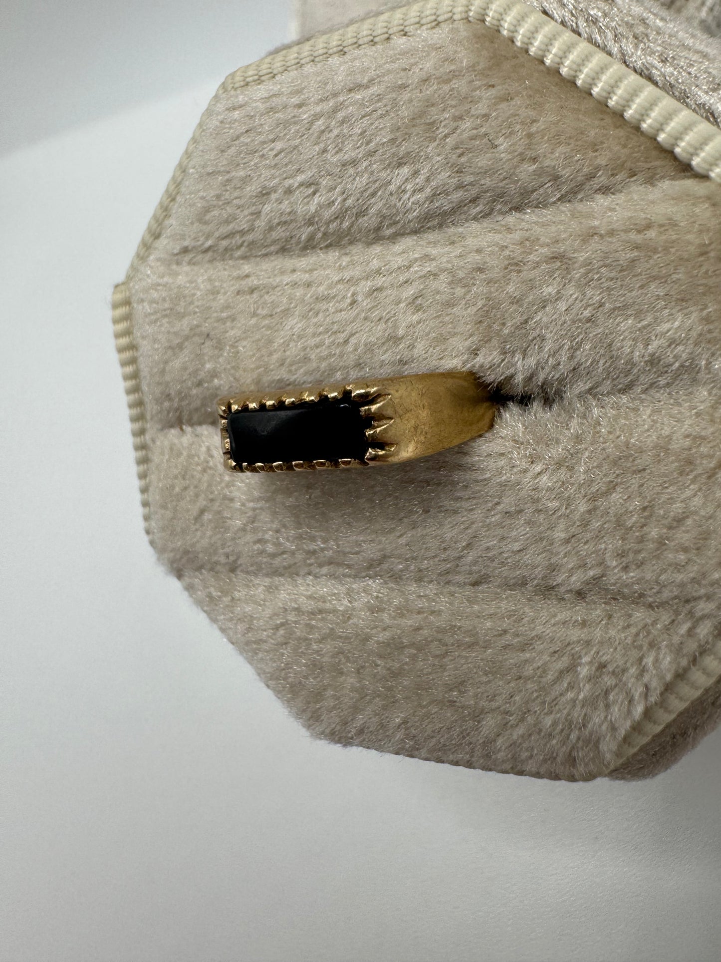 9ct gold onyx ring