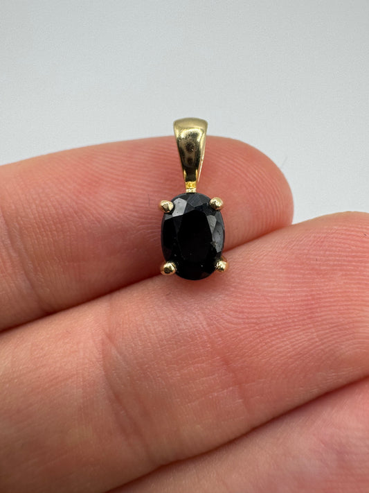 9ct gold sapphire pendant