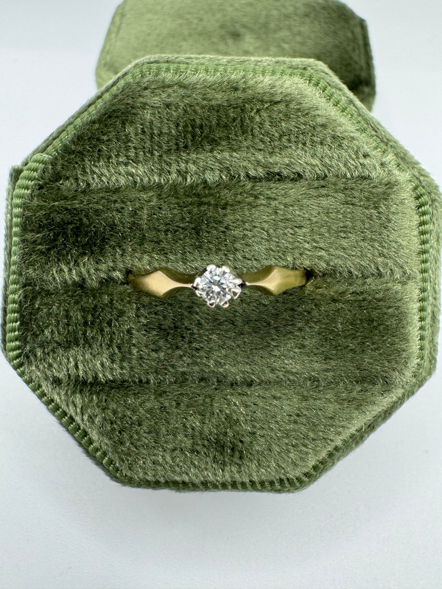 9ct gold diamond ring
