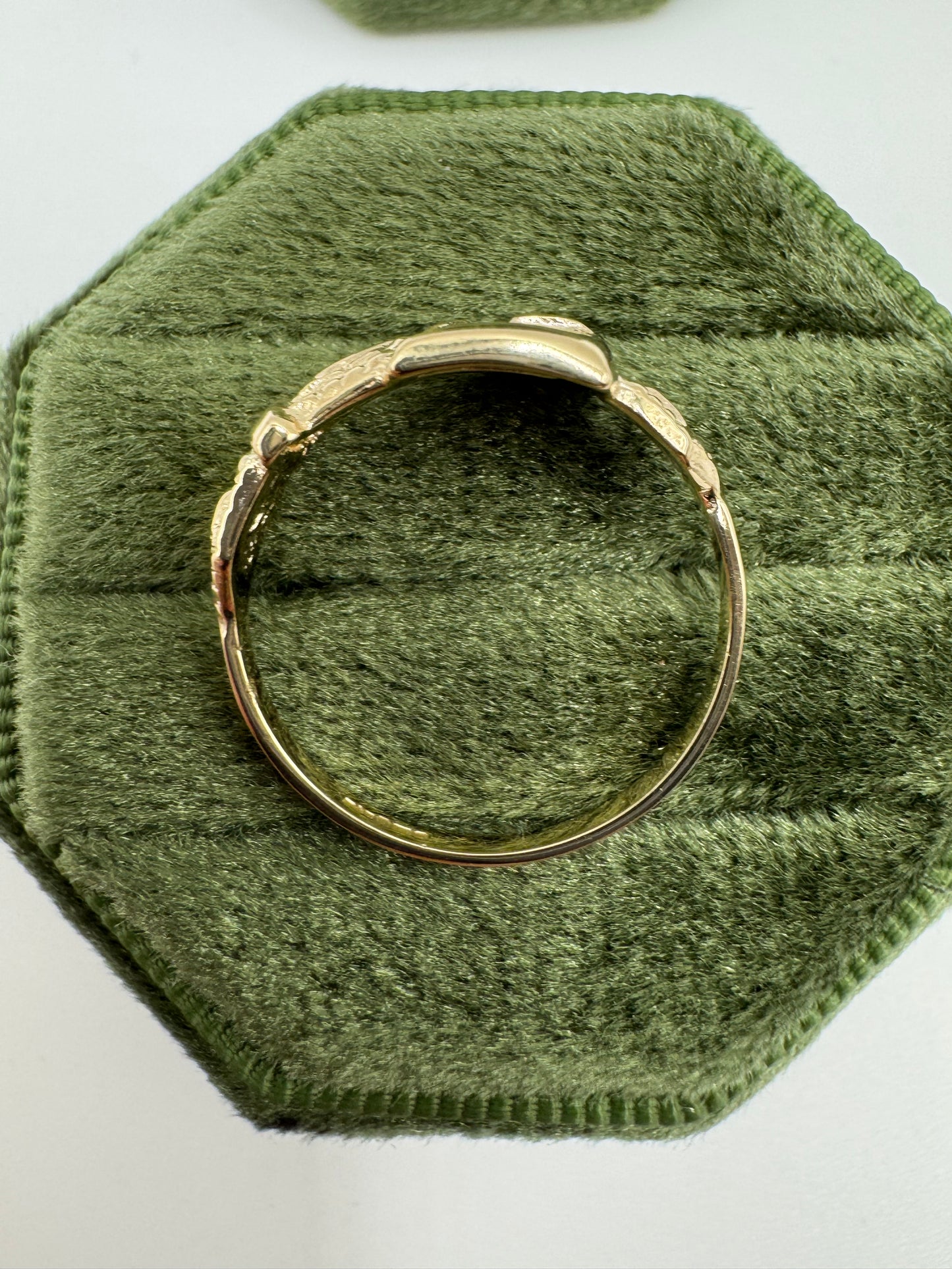 9ct gold engraved buckle ring