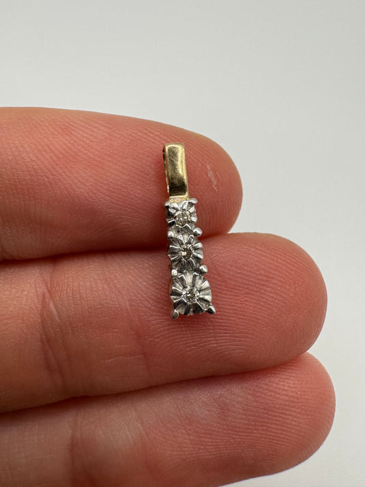 9ct gold diamond pendant