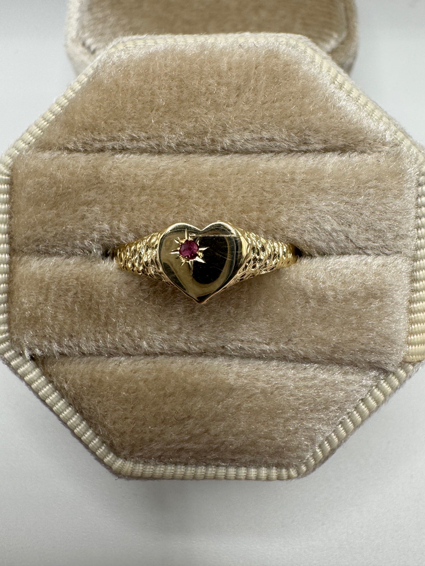 9ct gold ruby heart signet ring