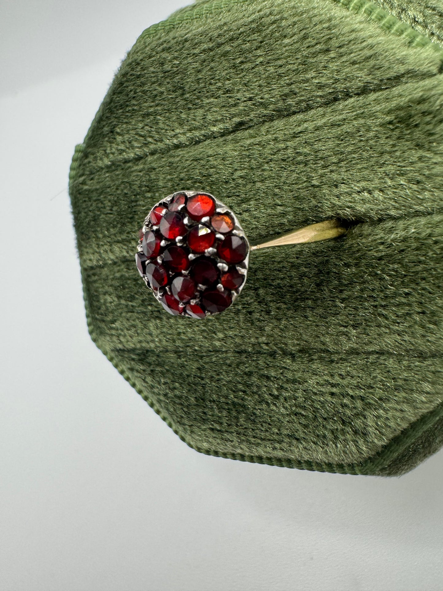 9ct gold and silver garnet cluster ring