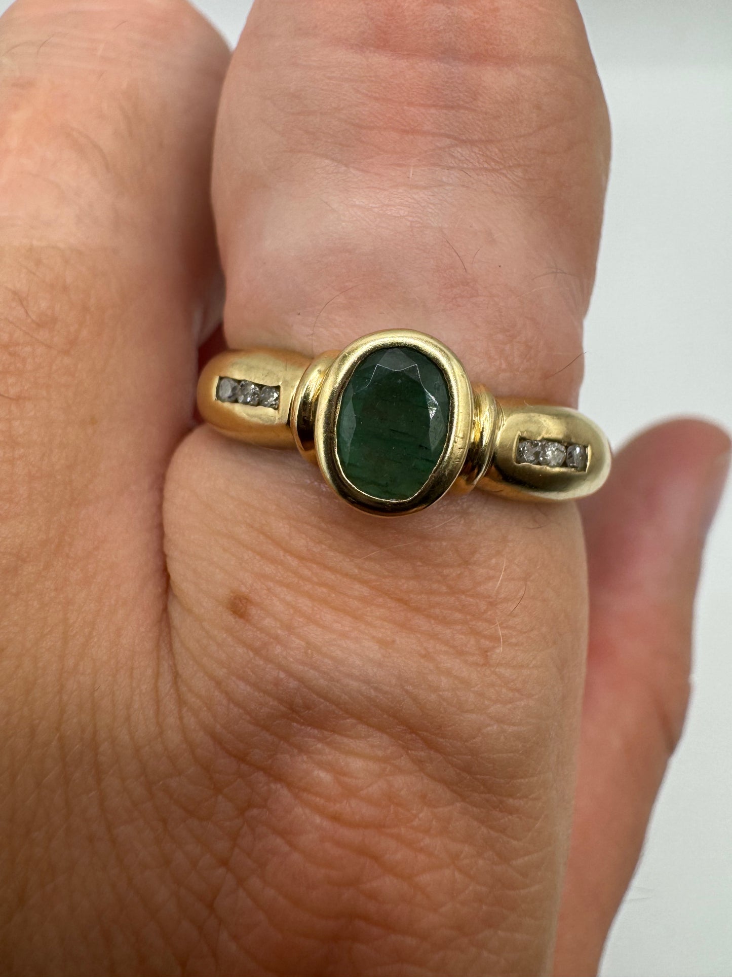 9ct gold emerald and diamond ring